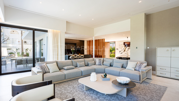 Beautiful 4 bedroom contemporary Villa in El Paraiso Alto - Benahavis