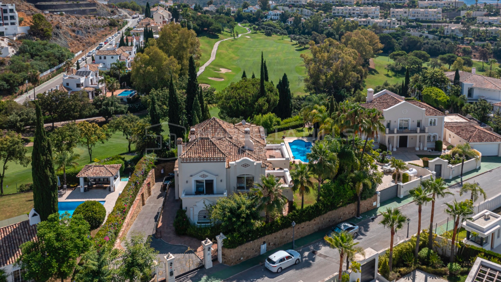 Villa élégante de cinq chambres avec vues panoramiques à Reserva de La Quinta, Benahavís