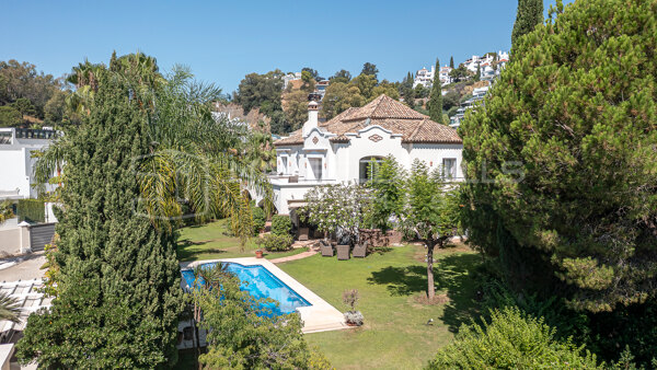 Villa élégante de cinq chambres avec vues panoramiques à Reserva de La Quinta, Benahavís