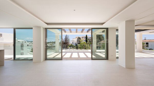 Penthouse duplex neuf à vendre sur le Golden Mile de Marbella