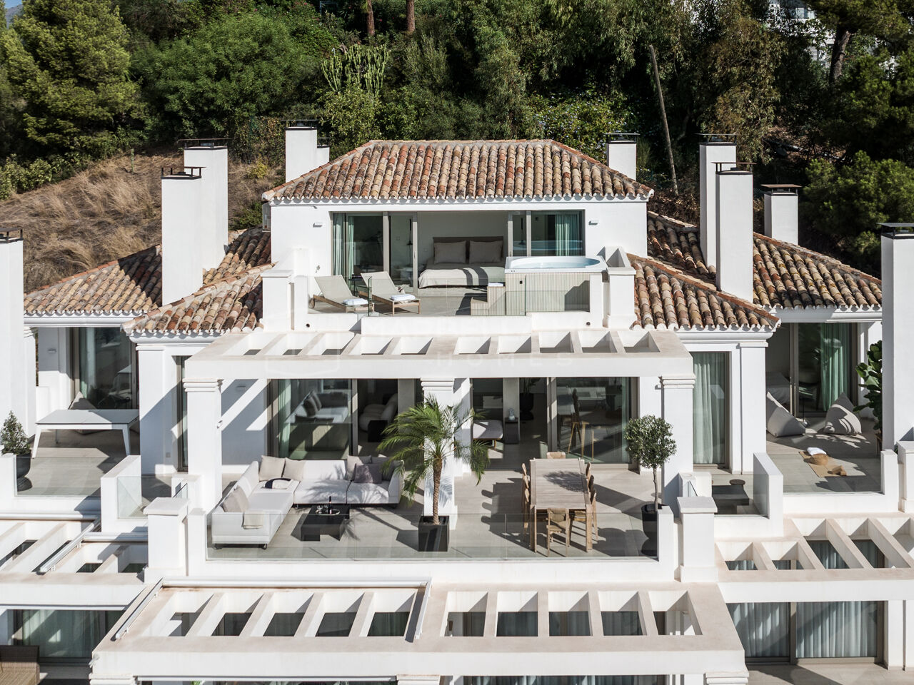 Unique 3 bedroom Duplex Penthouse in the luxurious Nine Lions Residences with panoramic sea, lake and mountain views - Nueva Andalucia