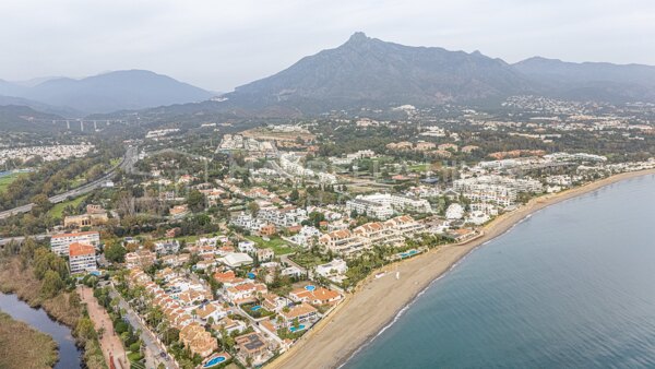 Modern 4-Bedroom Villa in Rio Verde Playa – Only 100 m from the Beach - Golden Mile