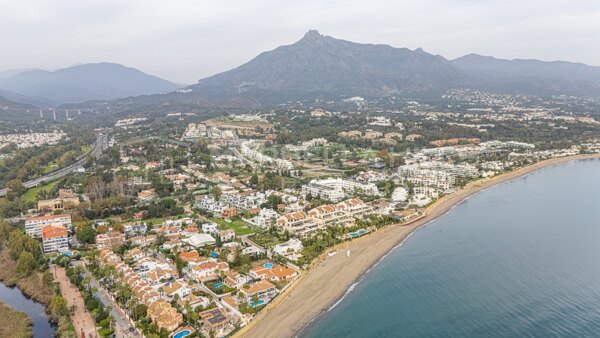 Modern 4-Bedroom Villa in Rio Verde Playa – Only 100 m from the Beach - Golden Mile
