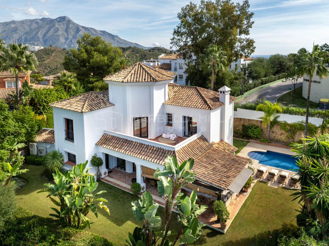 Charmante 4-Schlafzimmer-Villa in La Quinta, Benahavís – Traumhafte Golfaussicht und mediterranes Wohnen