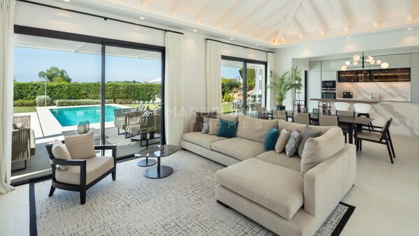 Beautiful modern Andalusian 4-bedroom villa in an exclusive gated community in Nueva Andalucía