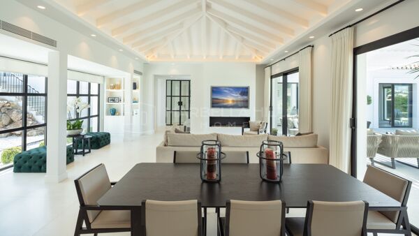 Beautiful modern Andalusian 4-bedroom villa in an exclusive gated community in Nueva Andalucía