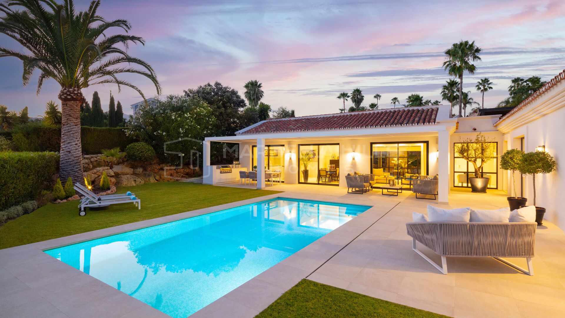 Beautiful modern Andalusian 4-bedroom villa in an exclusive gated community in Nueva Andalucía