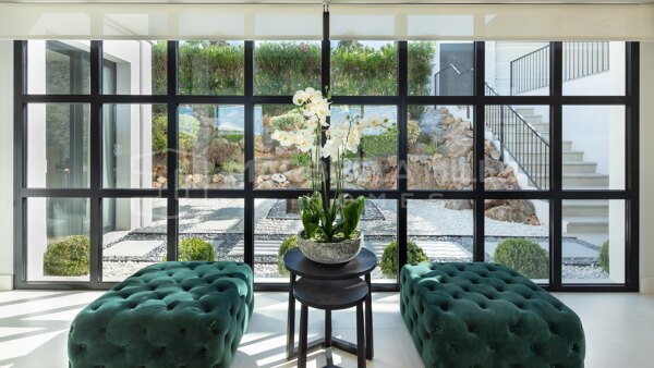 Preciosa villa andaluza moderna de 4 dormitorios en exclusiva comunidad cerrada en Nueva Andalucía