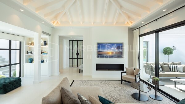 Preciosa villa andaluza moderna de 4 dormitorios en exclusiva comunidad cerrada en Nueva Andalucía