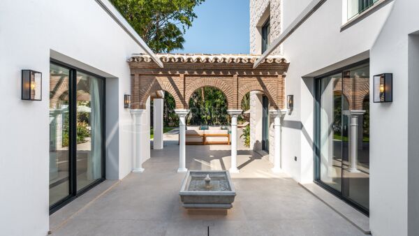 Luxury Villa in Las Brisas Nueva Andalucía - Contemporary Residence Near Marbella Golf Valley