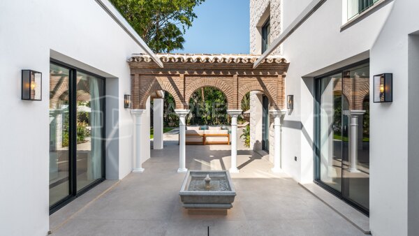 Luxury Villa in Las Brisas Nueva Andalucía - Contemporary Residence Near Marbella Golf Valley