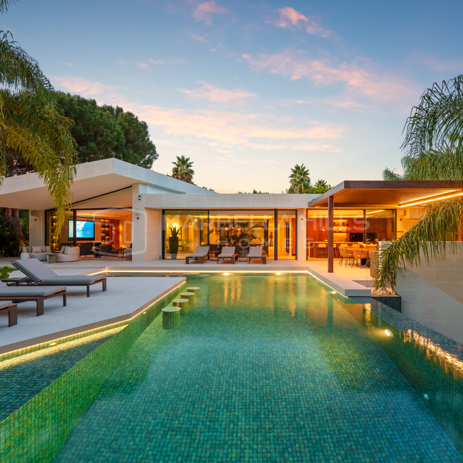Spacious and Elegant Five-Bedroom Villa with Heated Pool in Hacienda Las Chapas, Marbella East