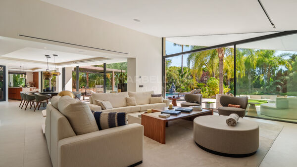 Geräumige und Elegante Fünf-Schlafzimmer-Villa mit Beheiztem Pool in Hacienda Las Chapas, Marbella Ost