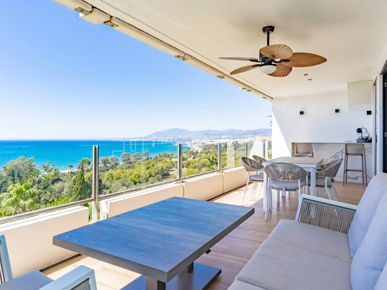 Excepcional apartamento de 3 dormitorios con vistas impresionantes en Torre Real: una combinación perfecta de lujo y tranquilidad - Marbella Este