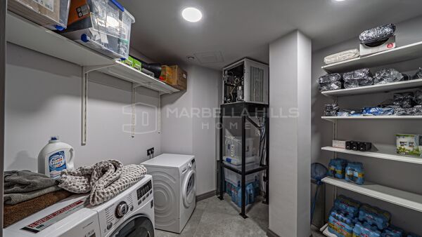 Exklusive Villa mit 10 Schlafzimmern in erster Golflinie in Guadalmina Baja, San Pedro de Alcántara