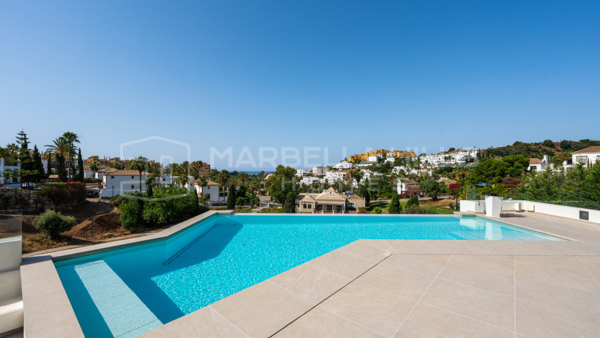 Contemporary Luxury Villa for Sale in La Resina Golf, Estepona