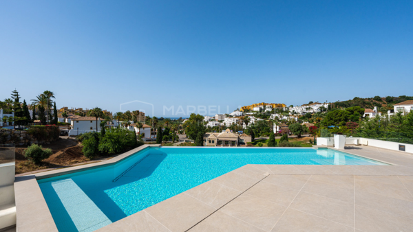 Villa de Lujo Contemporánea en Venta en La Resina Golf, Estepona – Nueva Milla de Oro