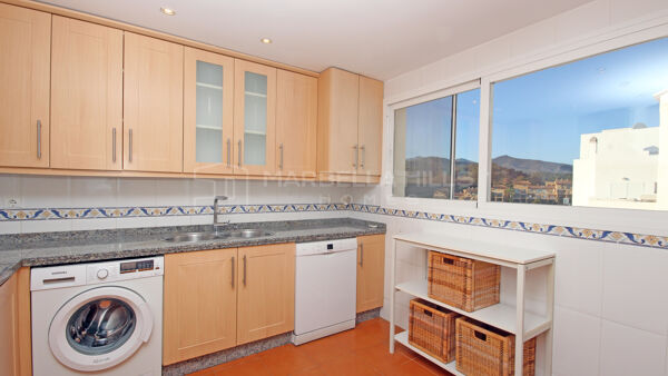 Wunderschöne 3-Schlafzimmer-Duplex-Penthouse zur Miete in La Resina, New Golden Mile.