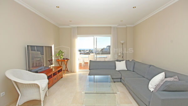Wunderschöne 3-Schlafzimmer-Duplex-Penthouse zur Miete in La Resina, New Golden Mile.