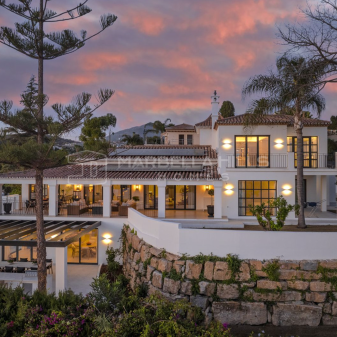 Villa de Rêve à El Paraiso – Vue Mer, Proximité des Golfs et Art de Vivre en Plein Air