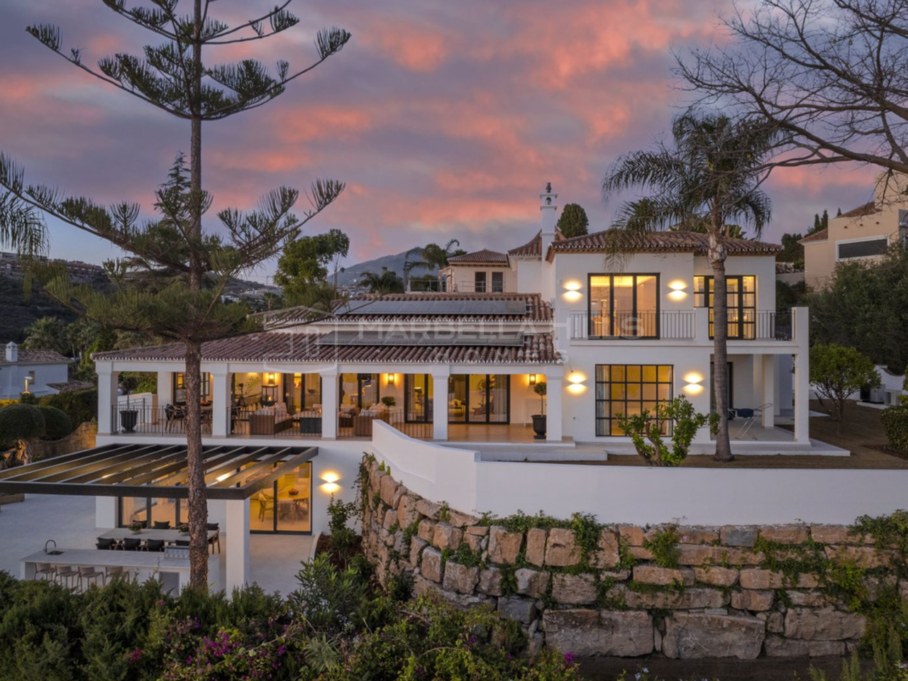 Villa de Rêve à El Paraiso – Vue Mer, Proximité des Golfs et Art de Vivre en Plein Air