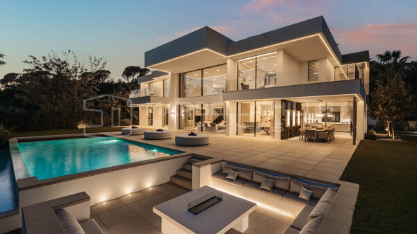 Exquisite Retreat in El Madroñal, Benahavís – 5 Bedrooms, Guest Apartment and Stunning Sea Views