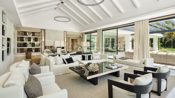 Villa de luxe en première ligne de golf à Las Brisas Nueva Andalucía – Résidence dans la Marbella Golf Valley près de Puerto Banús