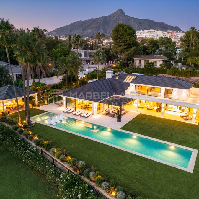 Luxury Frontline Golf Villa in Las Brisas Nueva Andalucía – Marbella Golf Valley Residence near Puerto Banús