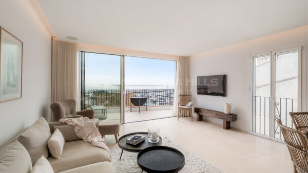 Exclusive 2-Bedroom Luxury Property Frontline with Panoramic Views in Puerto Banús Marina