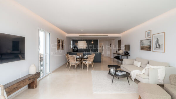 Exclusive 2-Bedroom Luxury Property Frontline with Panoramic Views in Puerto Banús Marina