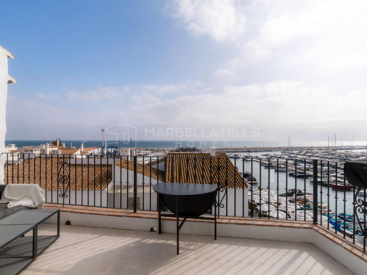 Propriété de luxe exclusive de 2 chambres en première ligne avec vue panoramique dans la Marina de Puerto Banús