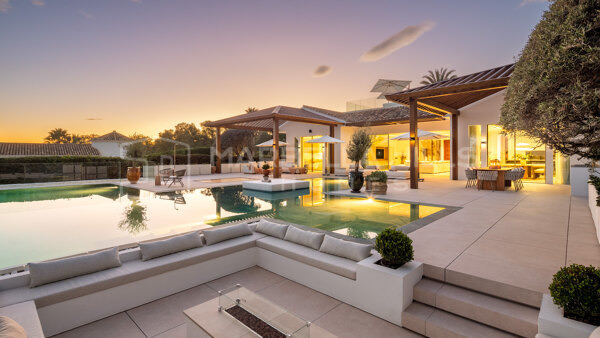 Exquisite Luxusimmobilie mit 6 Schlafzimmern im Golf Valley von Nueva Andalucía und atemberaubendem Ausblick