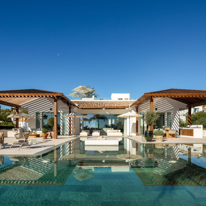 Exquisite Luxusimmobilie mit 6 Schlafzimmern im Golf Valley von Nueva Andalucía und atemberaubendem Ausblick