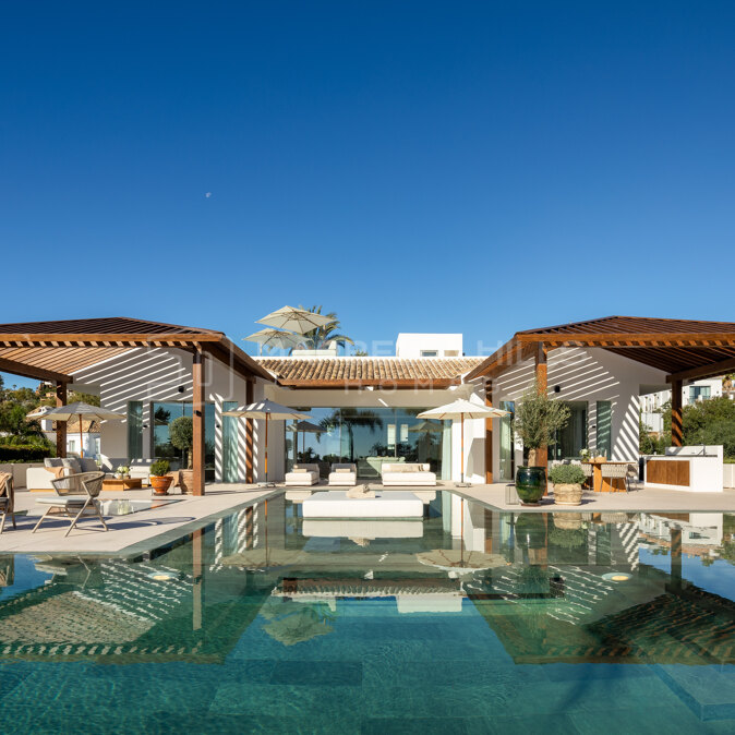 Propriété de luxe exquise de 6 chambres dans la vallée du golf de Nueva Andalucía avec des vues imprenables