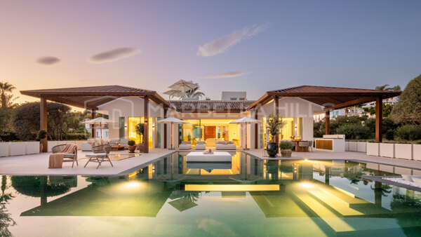 Exquisite Luxusimmobilie mit 6 Schlafzimmern im Golf Valley von Nueva Andalucía und atemberaubendem Ausblick