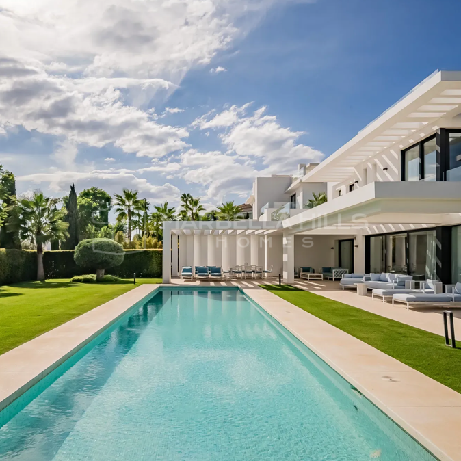 Contemporary 5 bedroom Villa with Panoramic Sea Views in Los Flamingos, Benahavís