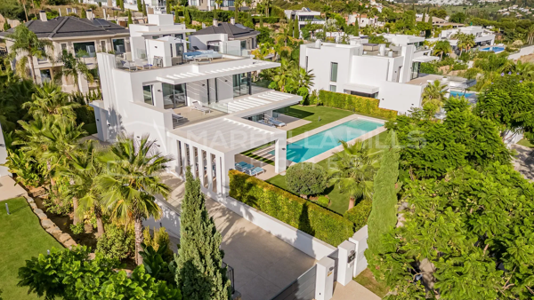 Contemporary 5 bedroom Villa with Panoramic Sea Views in Los Flamingos, Benahavís