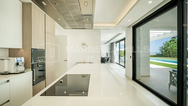 Contemporary 5 bedroom Villa with Panoramic Sea Views in Los Flamingos, Benahavís