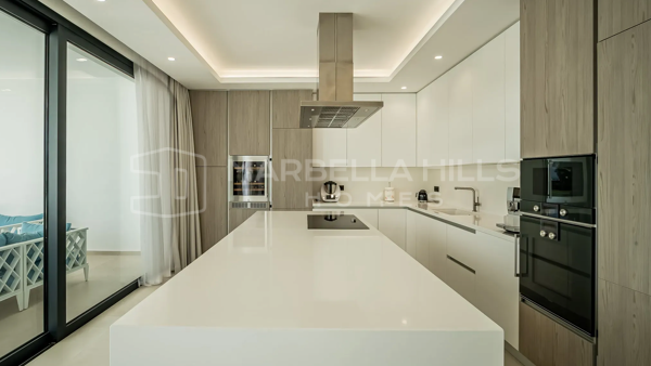 Contemporary 5 bedroom Villa with Panoramic Sea Views in Los Flamingos, Benahavís