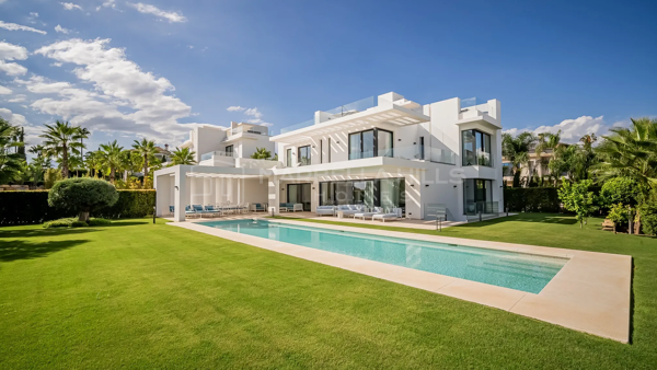 Zeitgenössische 5-Schlafzimmer-Villa mit Panoramablick auf das Meer in Los Flamingos, Benahavís