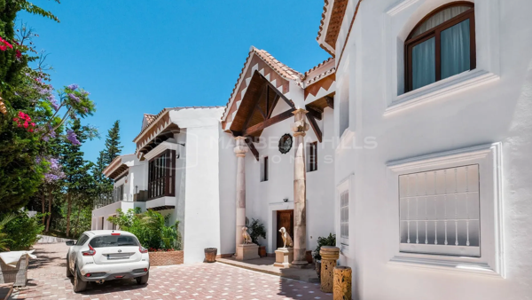 Luxurious New York Loft-Style 10 bedroom Villa in a Hidden Gem in Nueva Andalucia