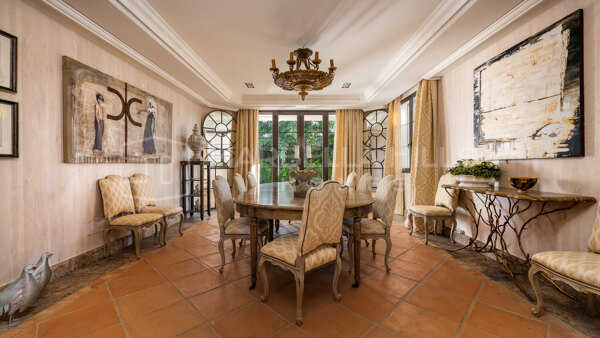 Mansión de lujo en Guadalmina Baja Marbella | Exclusiva villa cerca de la playa