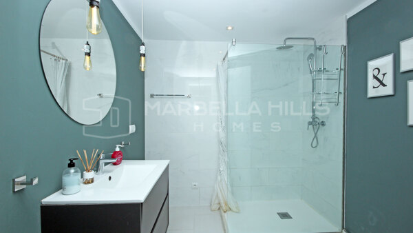 Renoviertes 4-Schlafzimmer-Gartenapartment in Nueva Andalucía, Marbella