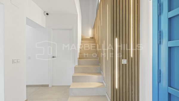 Refinada villa de 4 dormitorios con piscina privada y acceso directo al campo de golf en Guadalmina Alta - San Pedro de Alcántara
