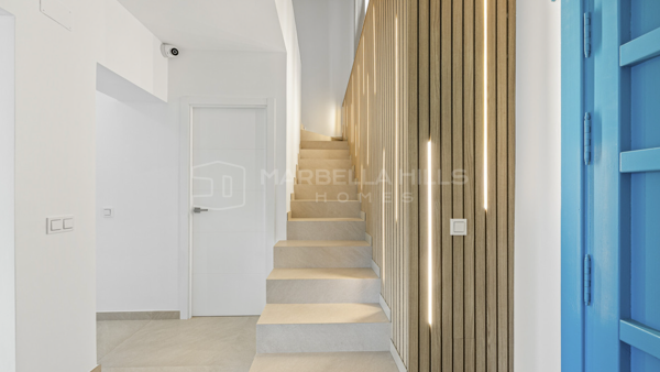 Refinada villa de 4 dormitorios con piscina privada y acceso directo al campo de golf en Guadalmina Alta - San Pedro de Alcántara