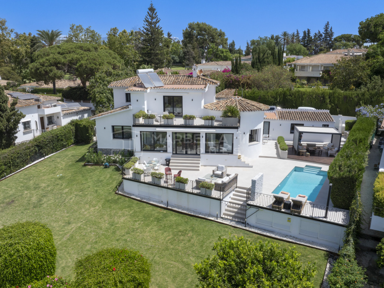 Refined 4-Bedroom Villa with Private Pool and Direct Golf Course Access in Guadalmina Alta - San Pedro de Alcantara