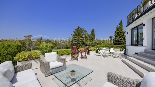 Refinada villa de 4 dormitorios con piscina privada y acceso directo al campo de golf en Guadalmina Alta - San Pedro de Alcántara