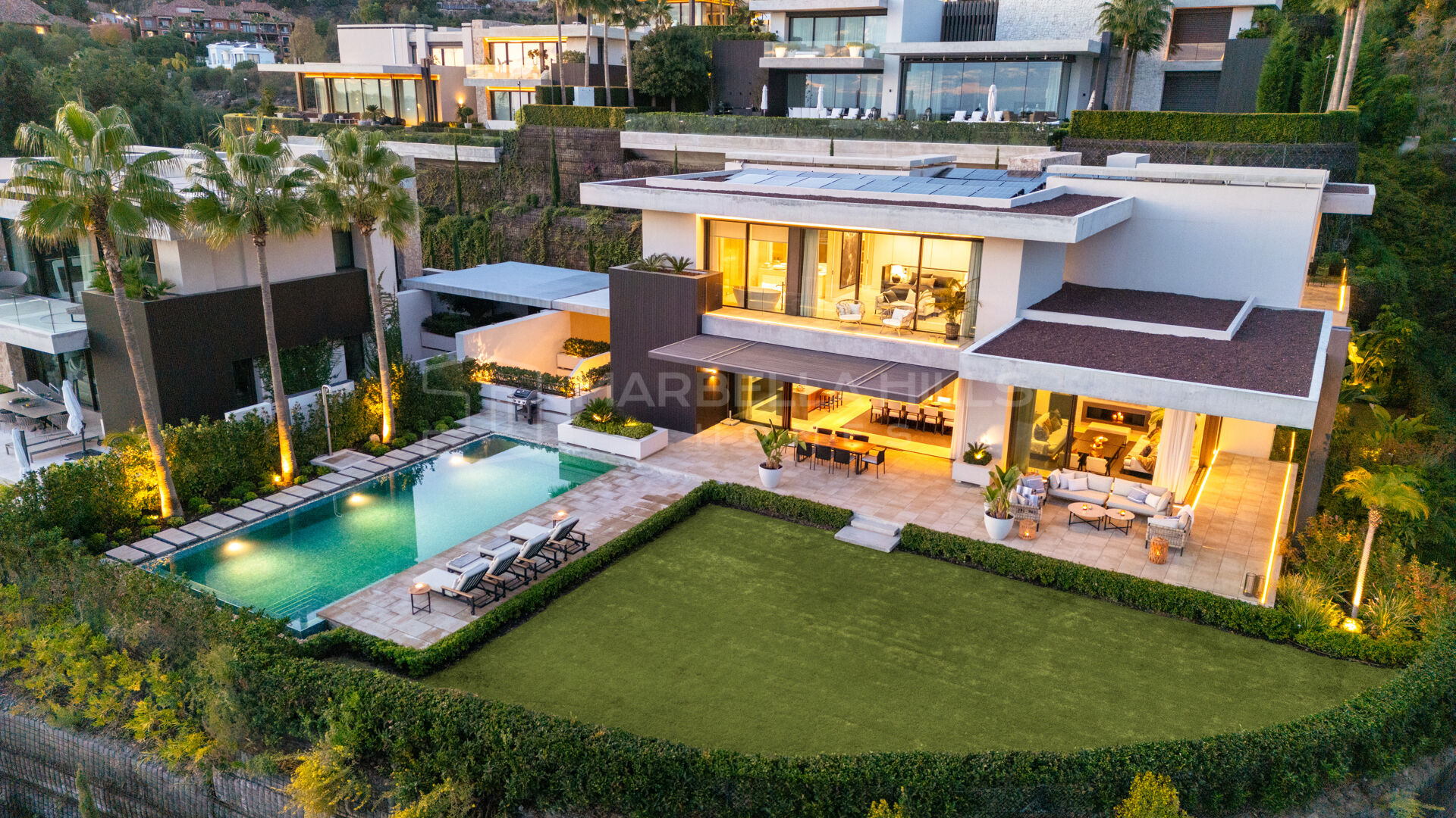 Exquisite Luxusvilla mit 6 Schlafzimmern in La Quinta mit Panoramablick, modernem Design und erstklassigen Annehmlichkeiten - Benahavís
