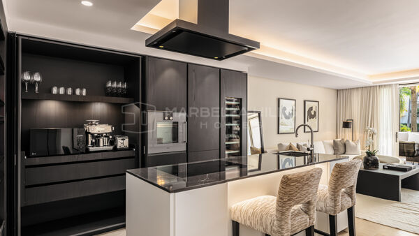 Exclusive 3-Bedroom Apartment in Marbella's Puente Romano with Luxurious Amenities on the Golden Mile
