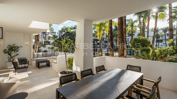 Exclusivo apartamento de 3 dormitorios en Puente Romano de Marbella con lujosos servicios en la Milla de Oro